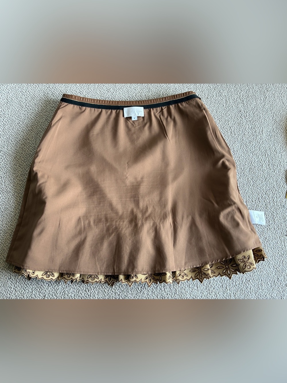 Christy Lynn Ashley Skirt S
Camel Vegan Leather Laser Cut
Floral Ruffle. - Picture 9 of 15
